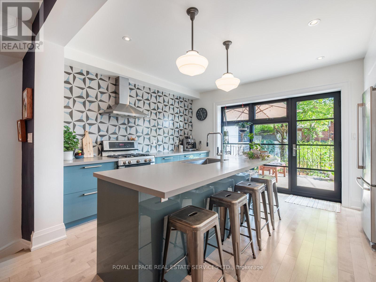 












127 EMERSON AVENUE

,
Toronto,




Ontario
M6H3S7

