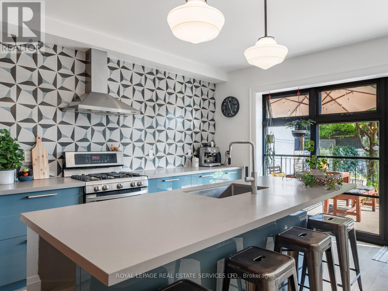 












127 EMERSON AVENUE

,
Toronto,




Ontario
M6H3S7

