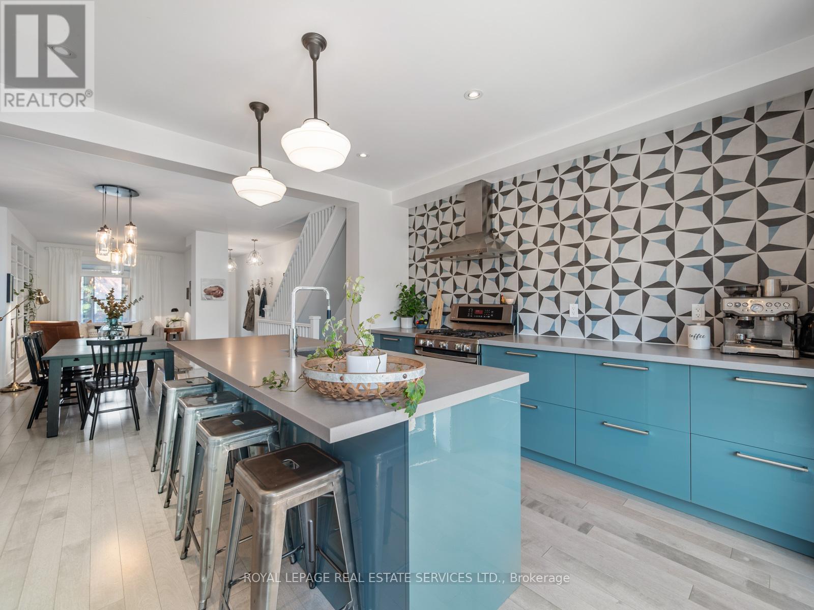 












127 EMERSON AVENUE

,
Toronto,




Ontario
M6H3S7

