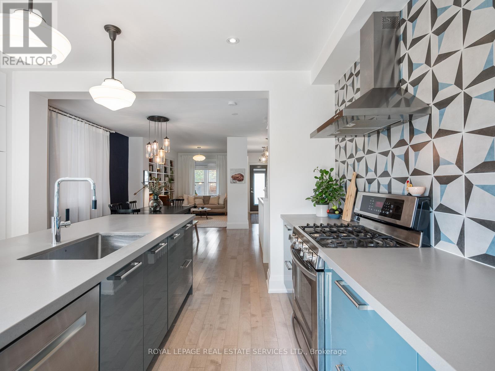 












127 EMERSON AVENUE

,
Toronto,




Ontario
M6H3S7

