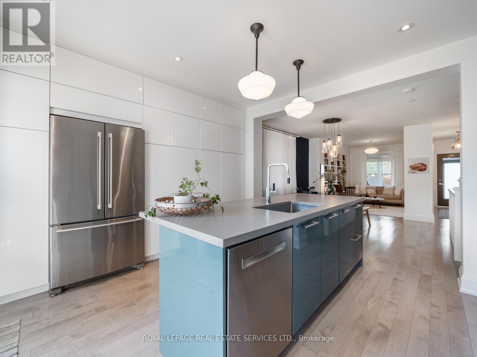 












127 EMERSON AVENUE

,
Toronto,




Ontario
M6H3S7

