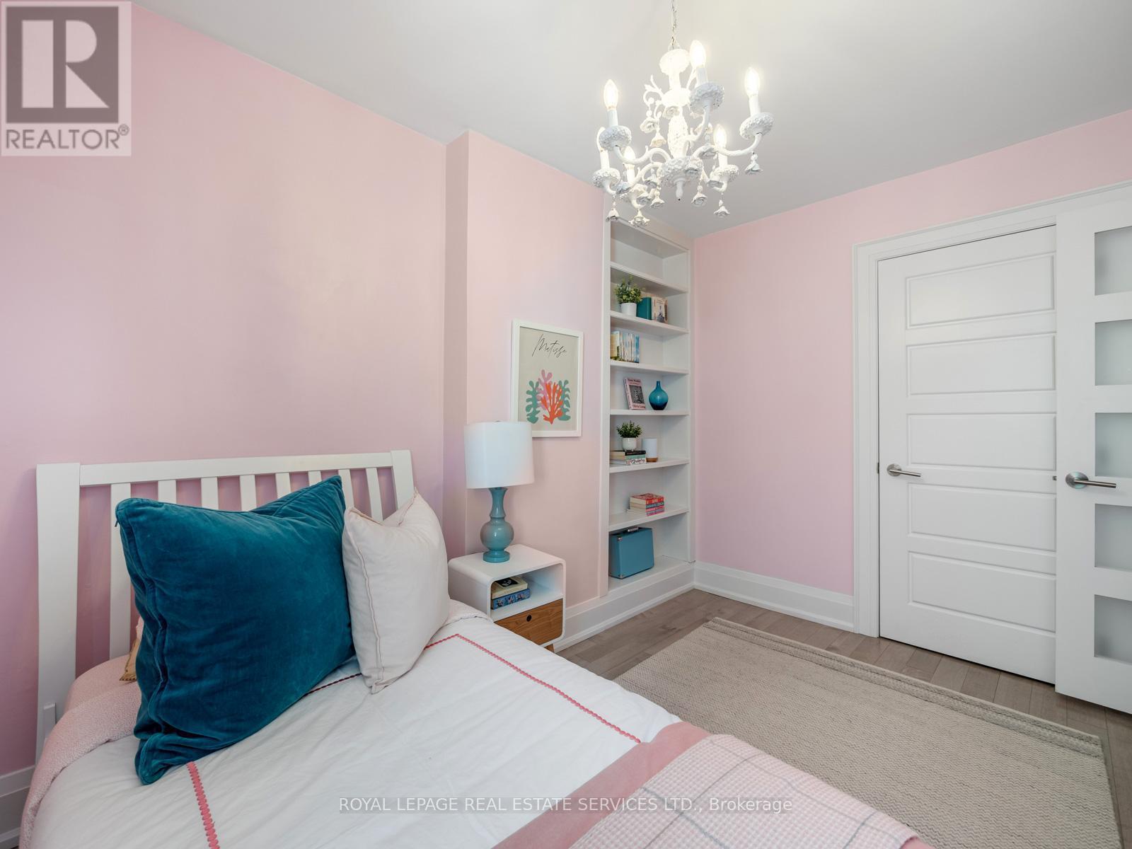 












127 EMERSON AVENUE

,
Toronto,




Ontario
M6H3S7

