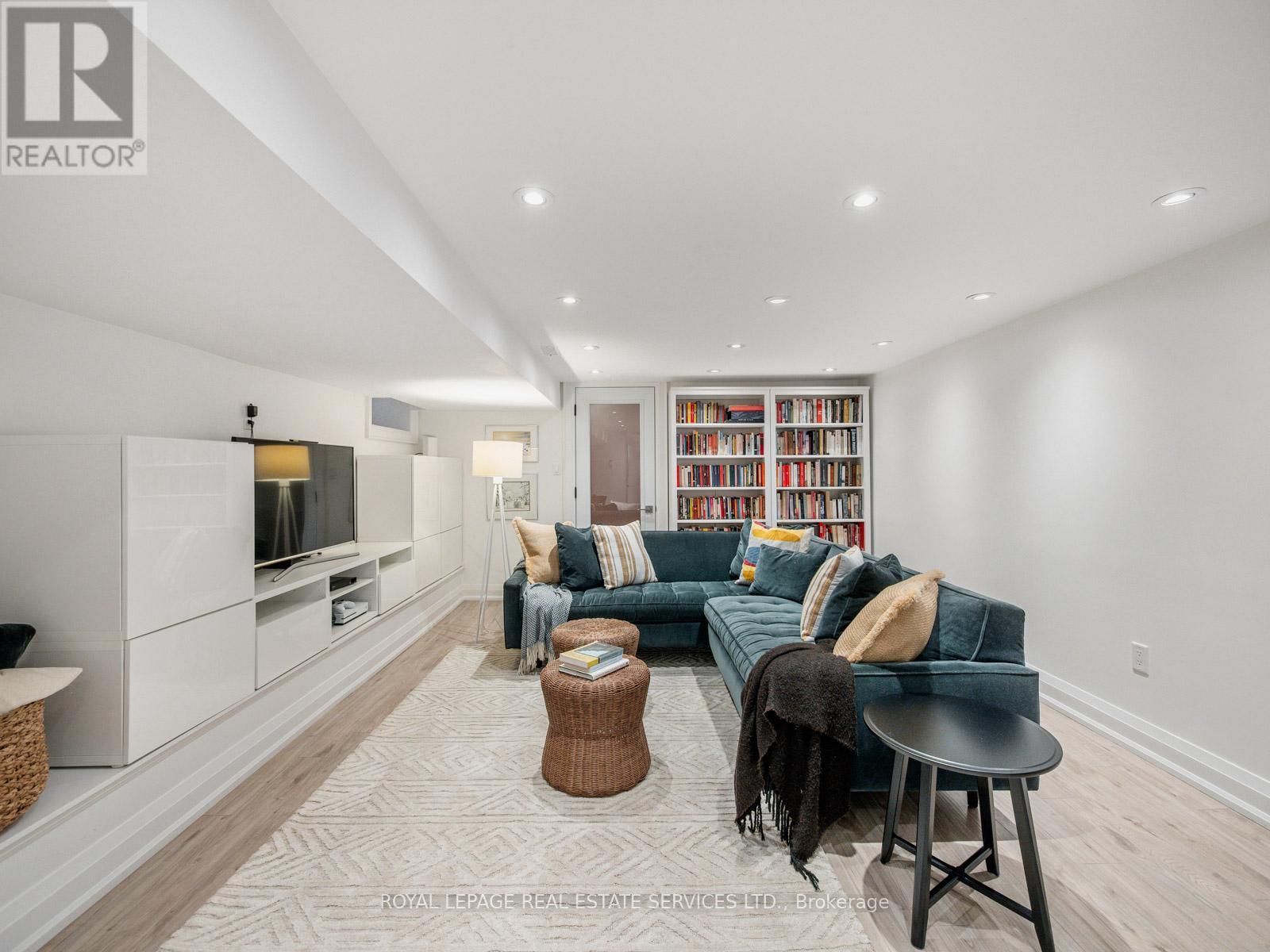 












127 EMERSON AVENUE

,
Toronto,




Ontario
M6H3S7

