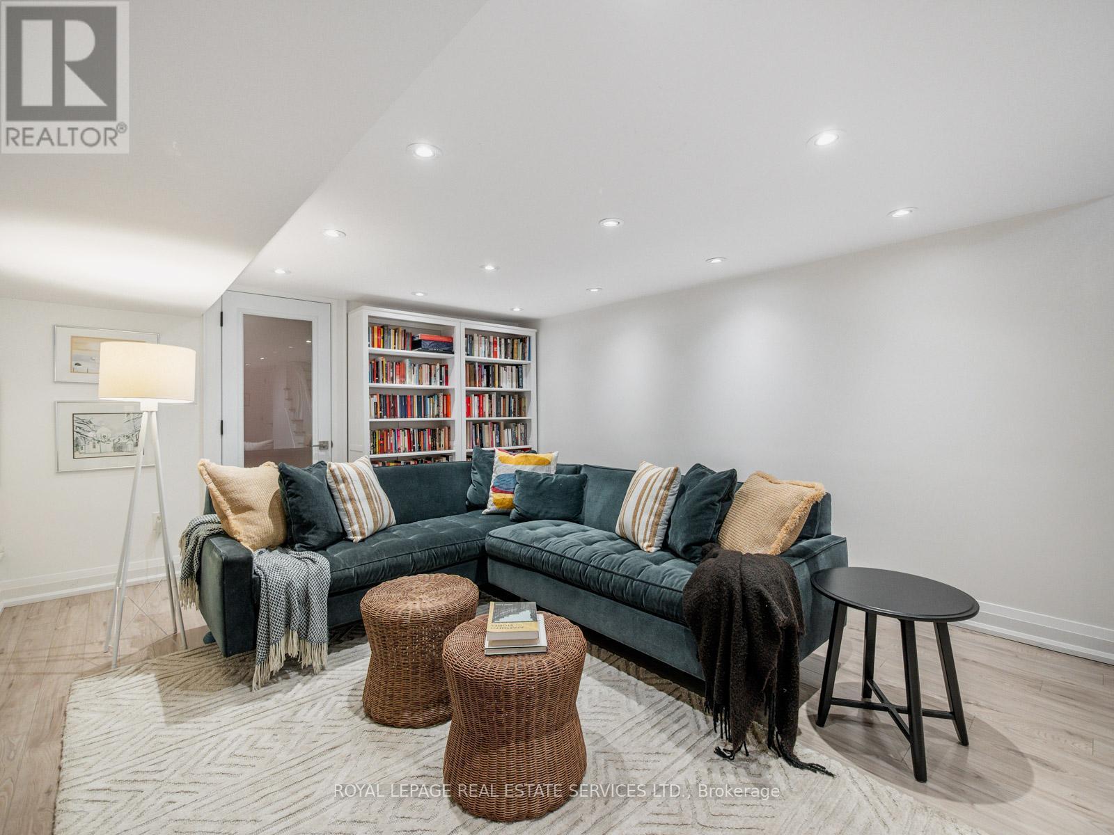 












127 EMERSON AVENUE

,
Toronto,




Ontario
M6H3S7


