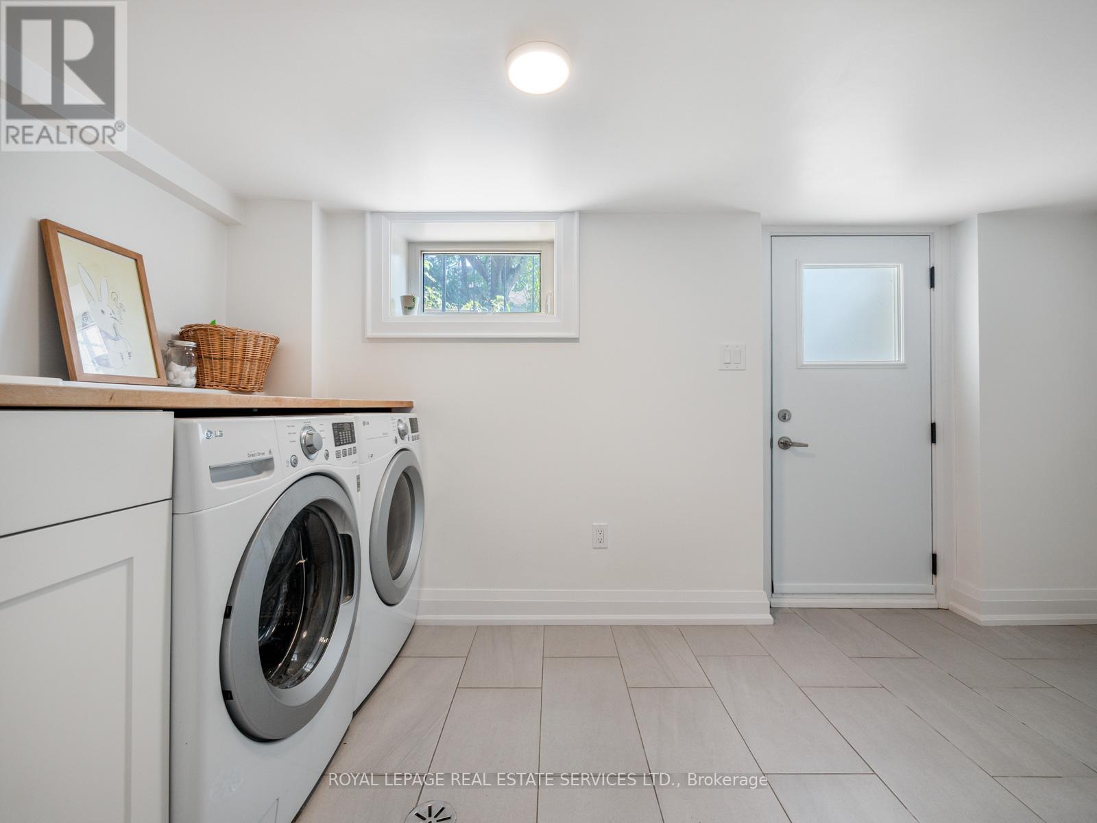 












127 EMERSON AVENUE

,
Toronto,




Ontario
M6H3S7

