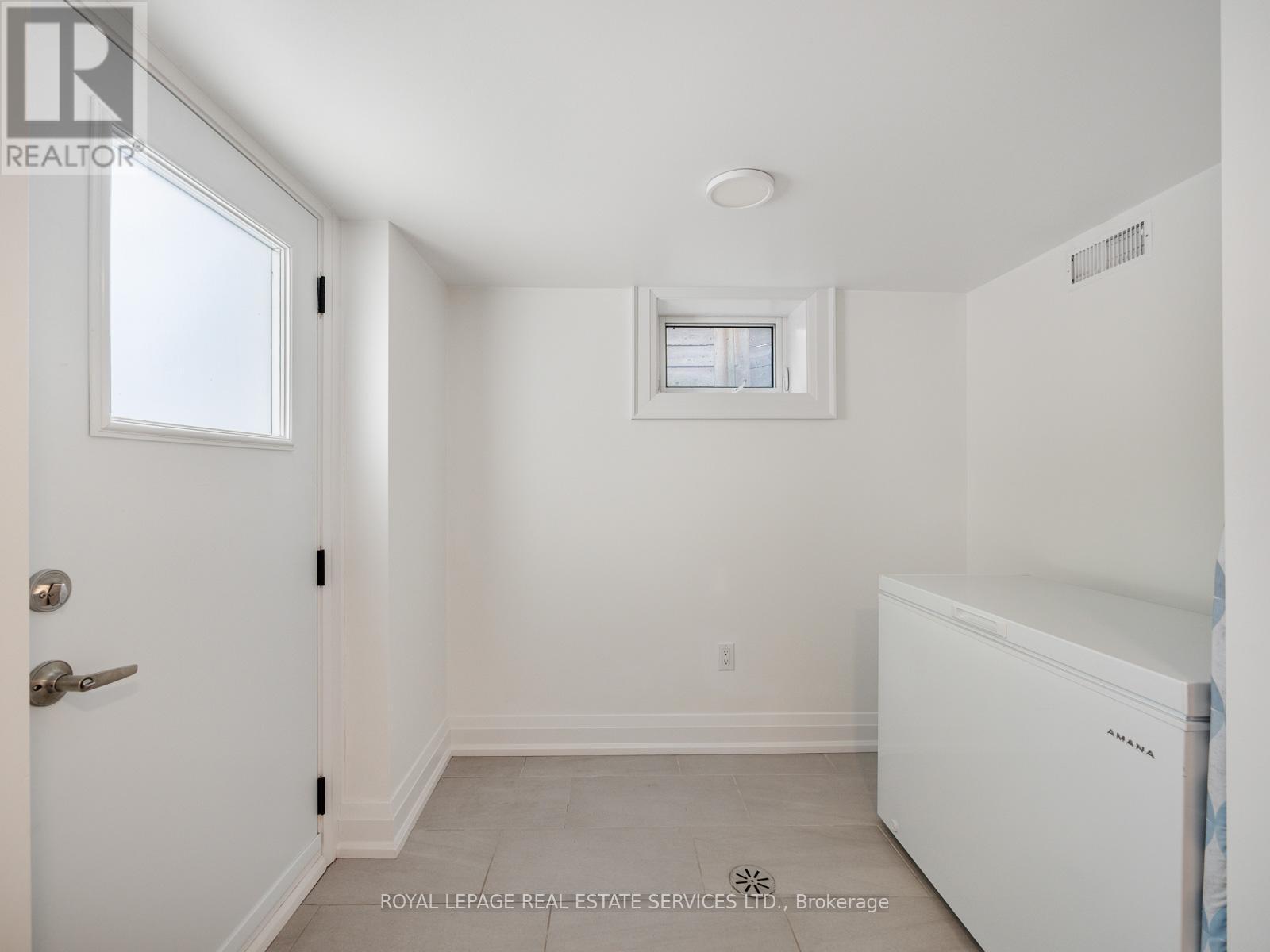 












127 EMERSON AVENUE

,
Toronto,




Ontario
M6H3S7

