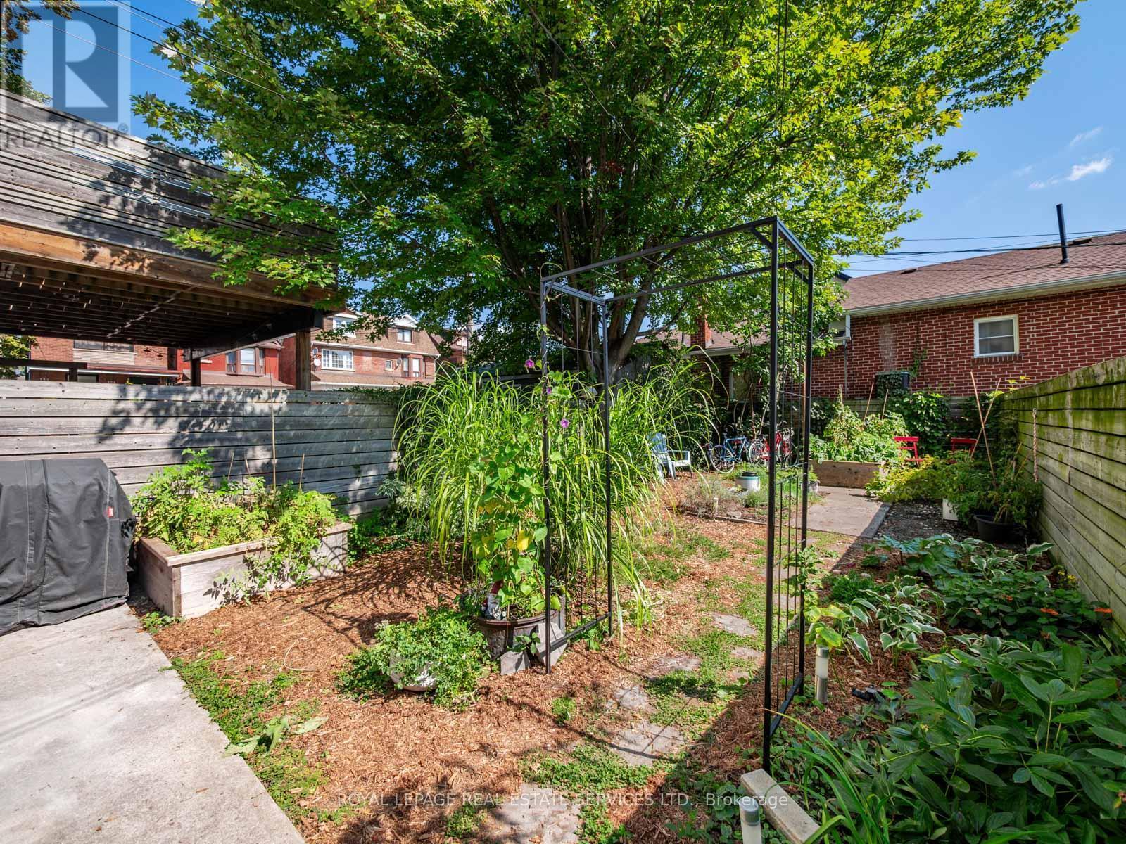 












127 EMERSON AVENUE

,
Toronto,




Ontario
M6H3S7

