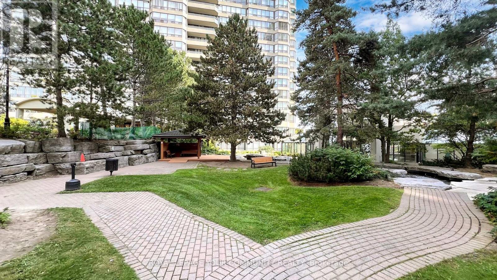 












404 - 24 HANOVER ROAD

,
Brampton,




Ontario
L6S5K8

