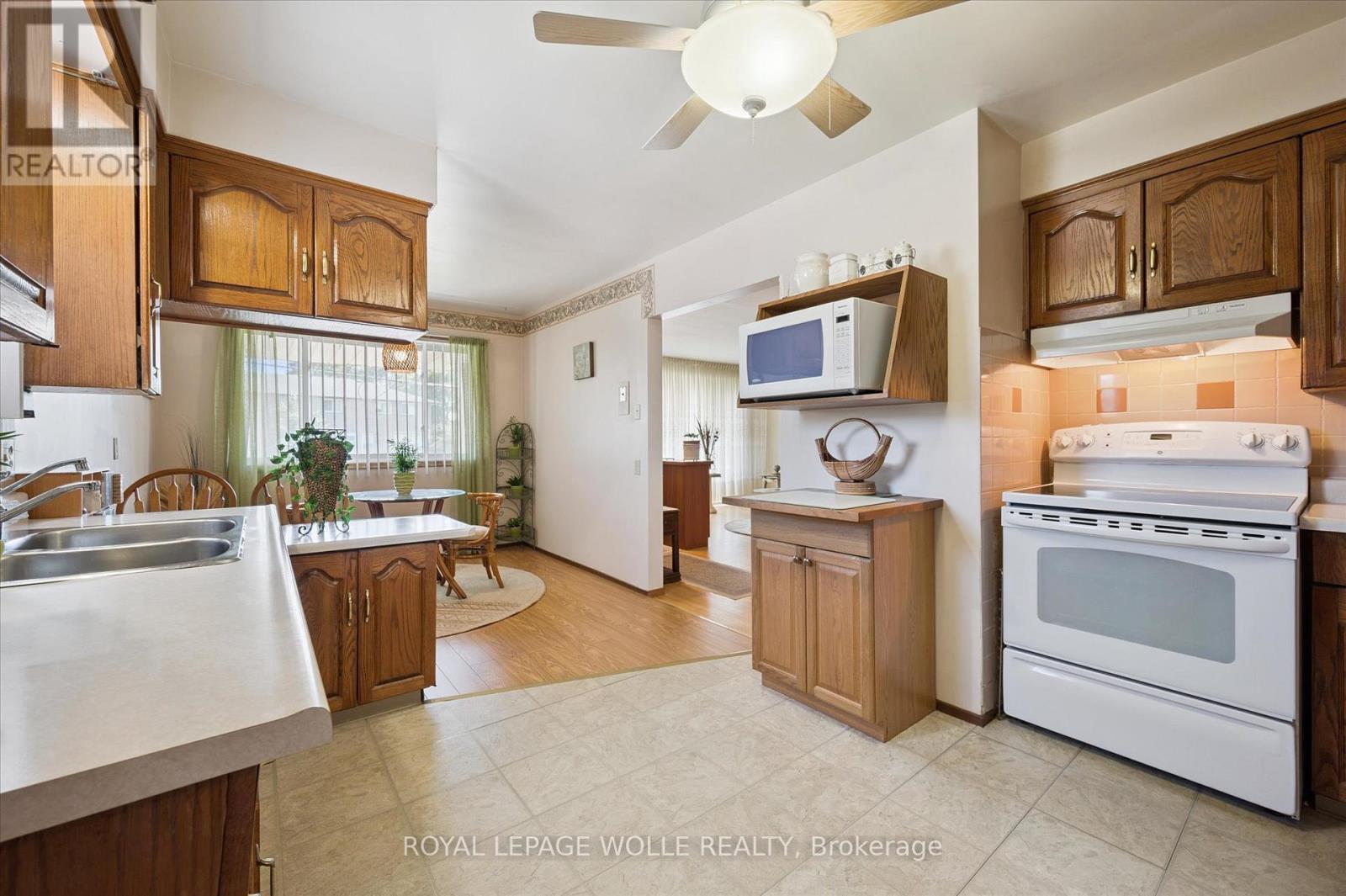 












136 FAIRWAY ROAD N

,
Kitchener,




Ontario
N2A2N6

