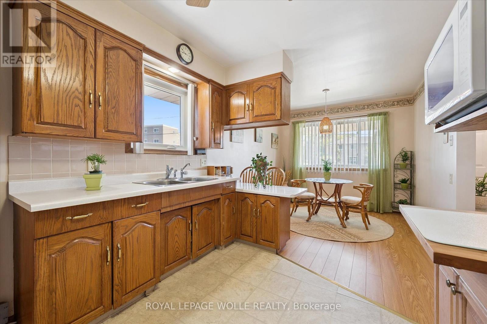 












136 FAIRWAY ROAD N

,
Kitchener,




Ontario
N2A2N6

