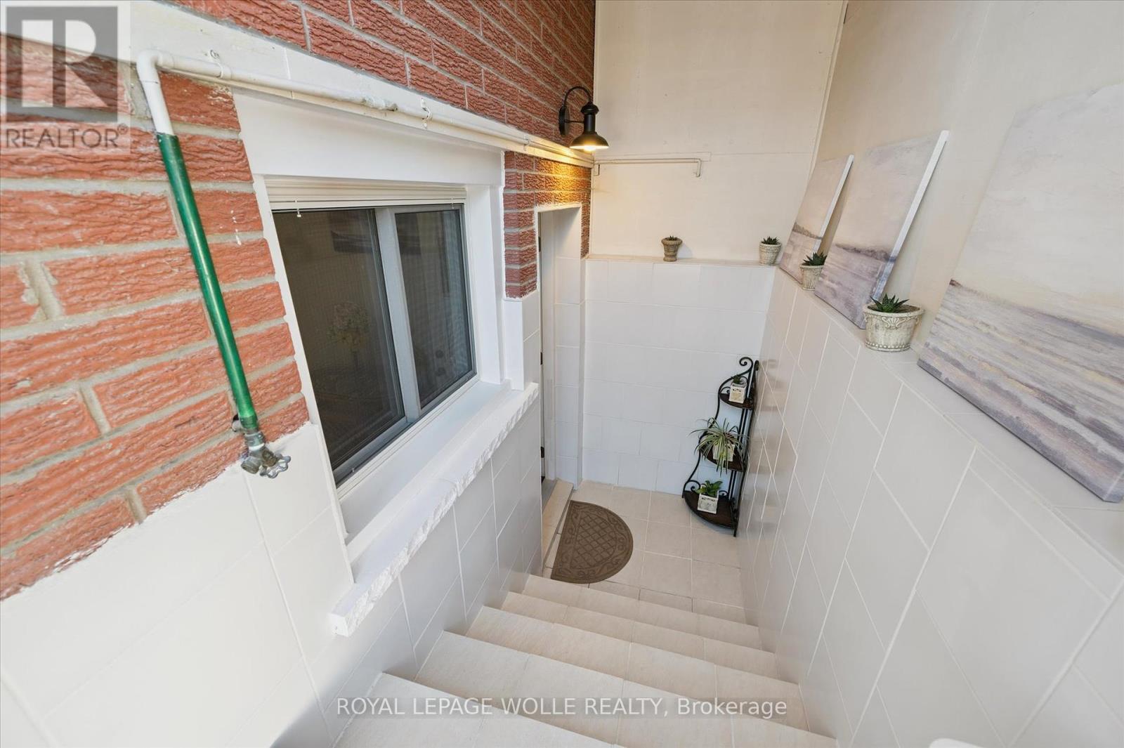 












136 FAIRWAY ROAD N

,
Kitchener,




Ontario
N2A2N6

