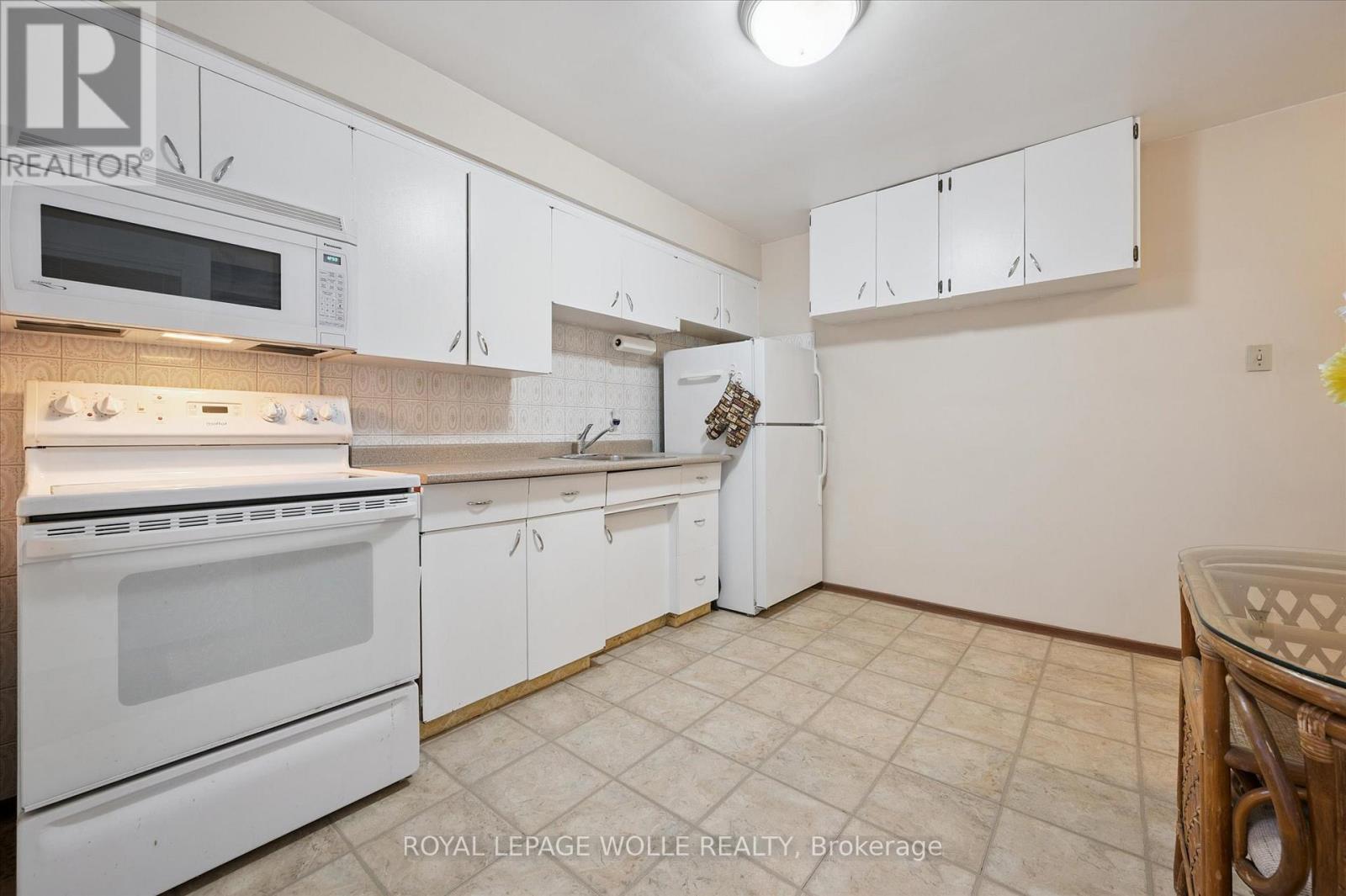 












136 FAIRWAY ROAD N

,
Kitchener,




Ontario
N2A2N6

