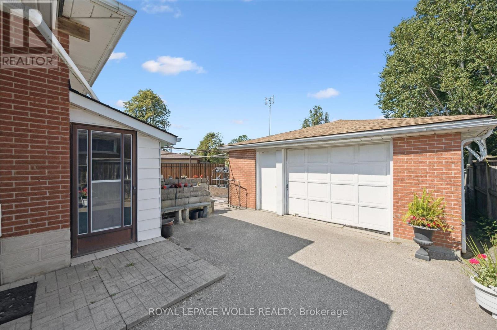 












136 FAIRWAY ROAD N

,
Kitchener,




Ontario
N2A2N6

