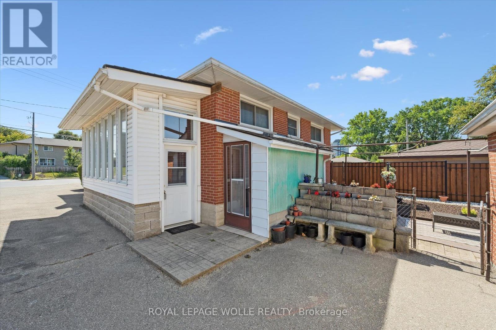 












136 FAIRWAY ROAD N

,
Kitchener,




Ontario
N2A2N6

