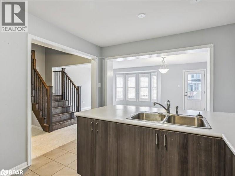 












17 SUITOR Court

,
Milton,




Ontario
L9T7K3

