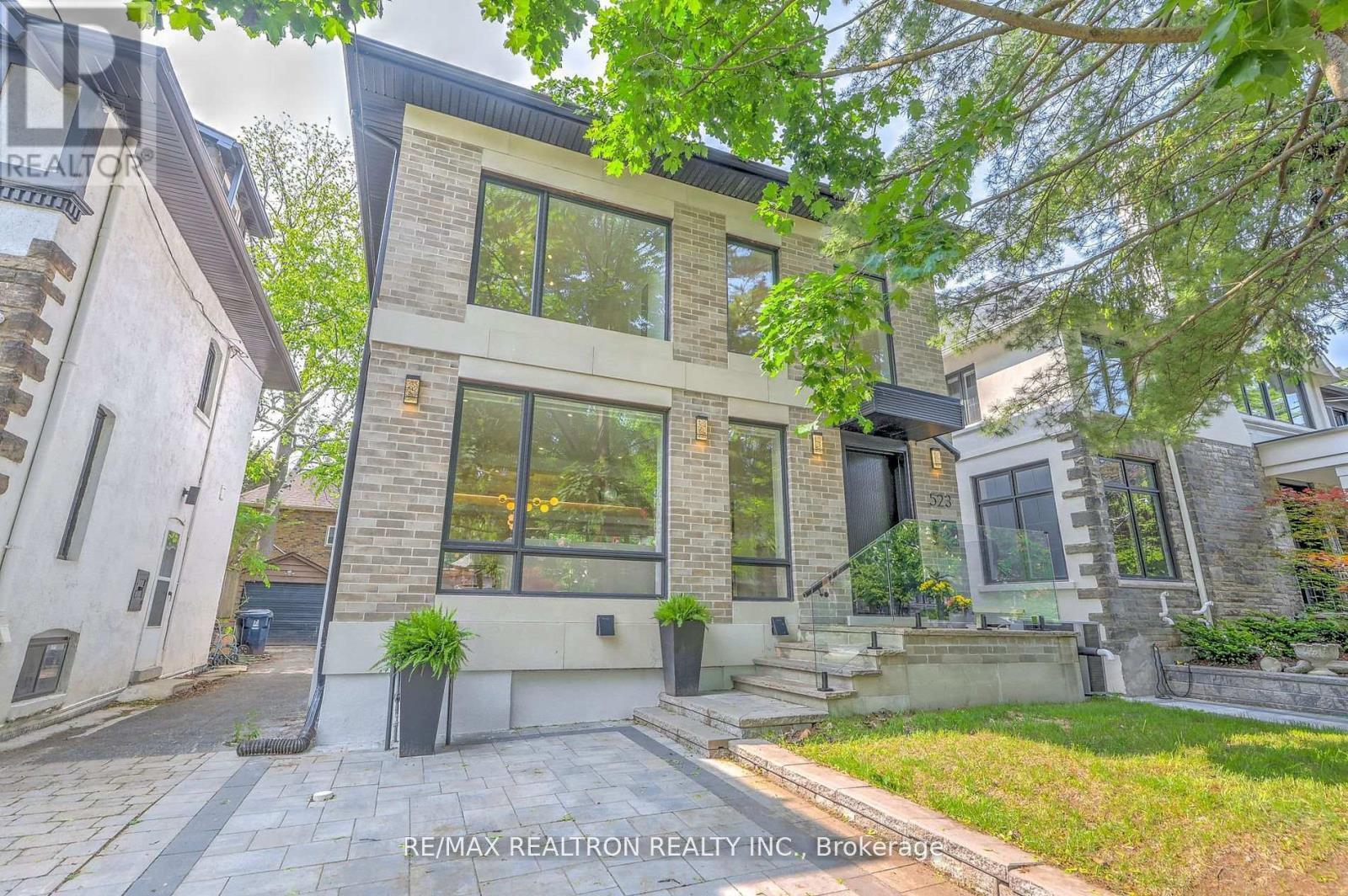 












523 BRIAR HILL AVENUE

,
Toronto,




Ontario
M5N1N1

