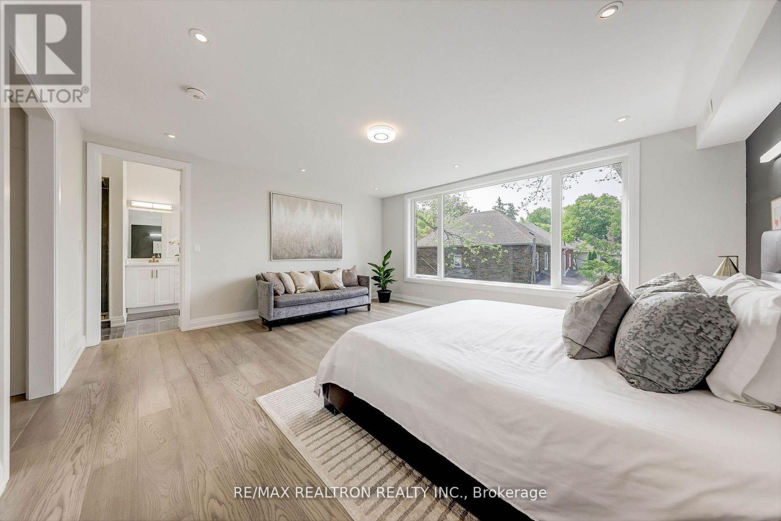 












523 BRIAR HILL AVENUE

,
Toronto,




Ontario
M5N1N1

