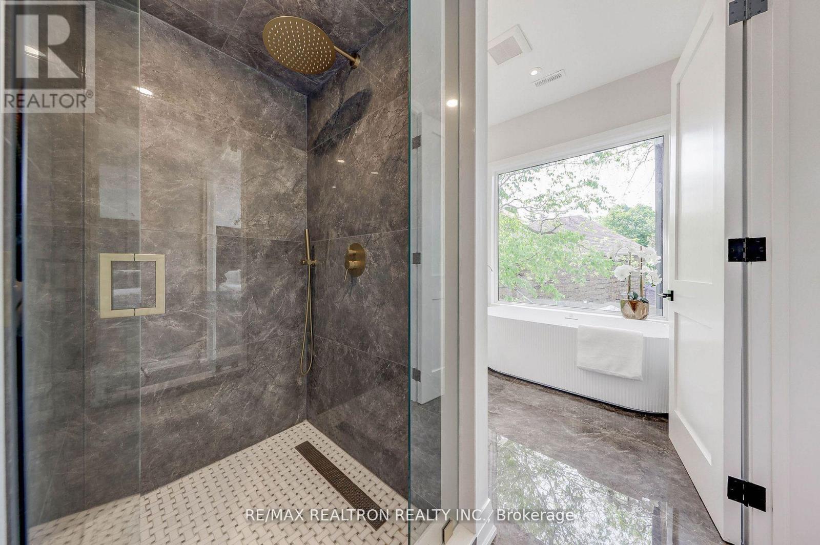 












523 BRIAR HILL AVENUE

,
Toronto,




Ontario
M5N1N1

