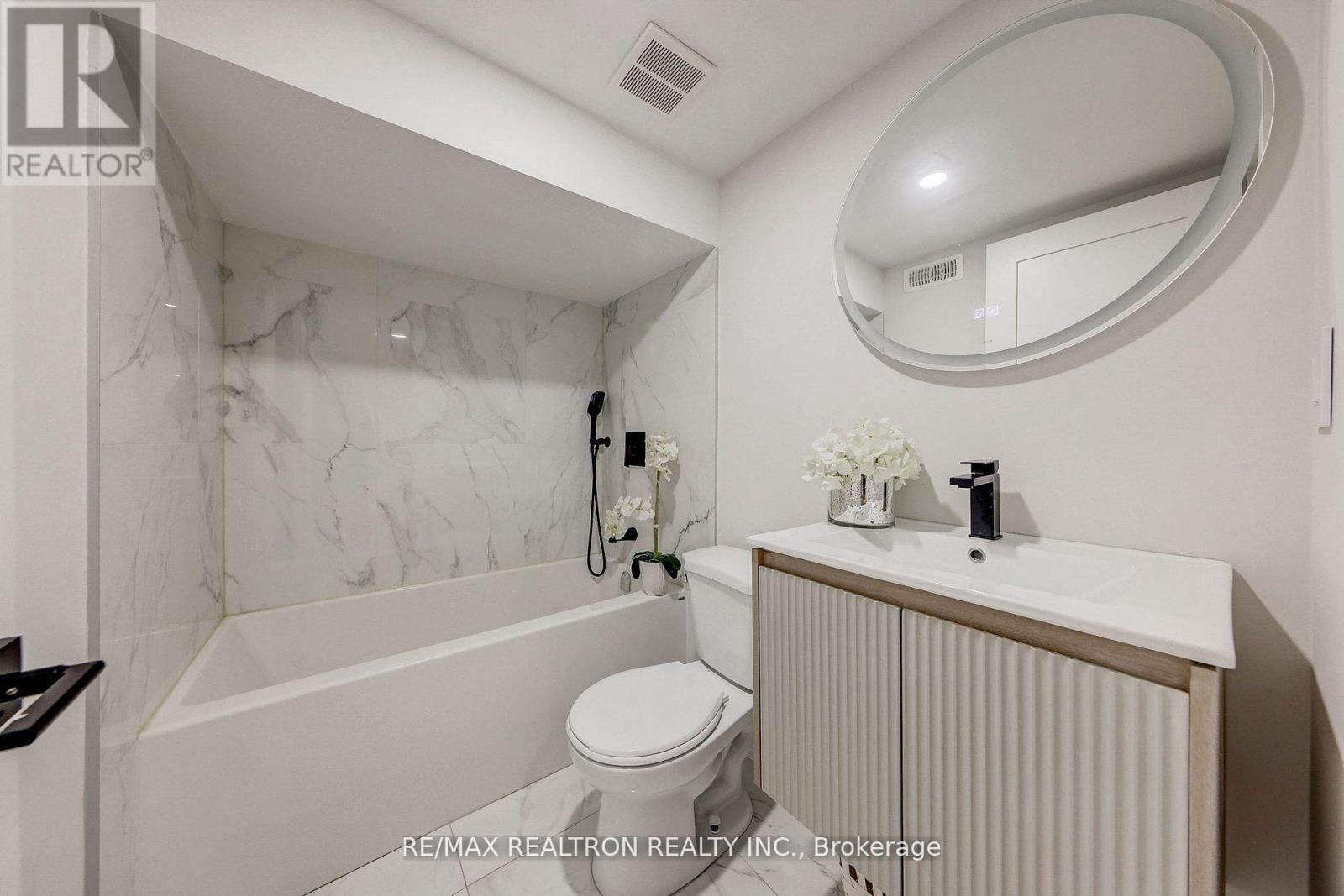 












523 BRIAR HILL AVENUE

,
Toronto,




Ontario
M5N1N1

