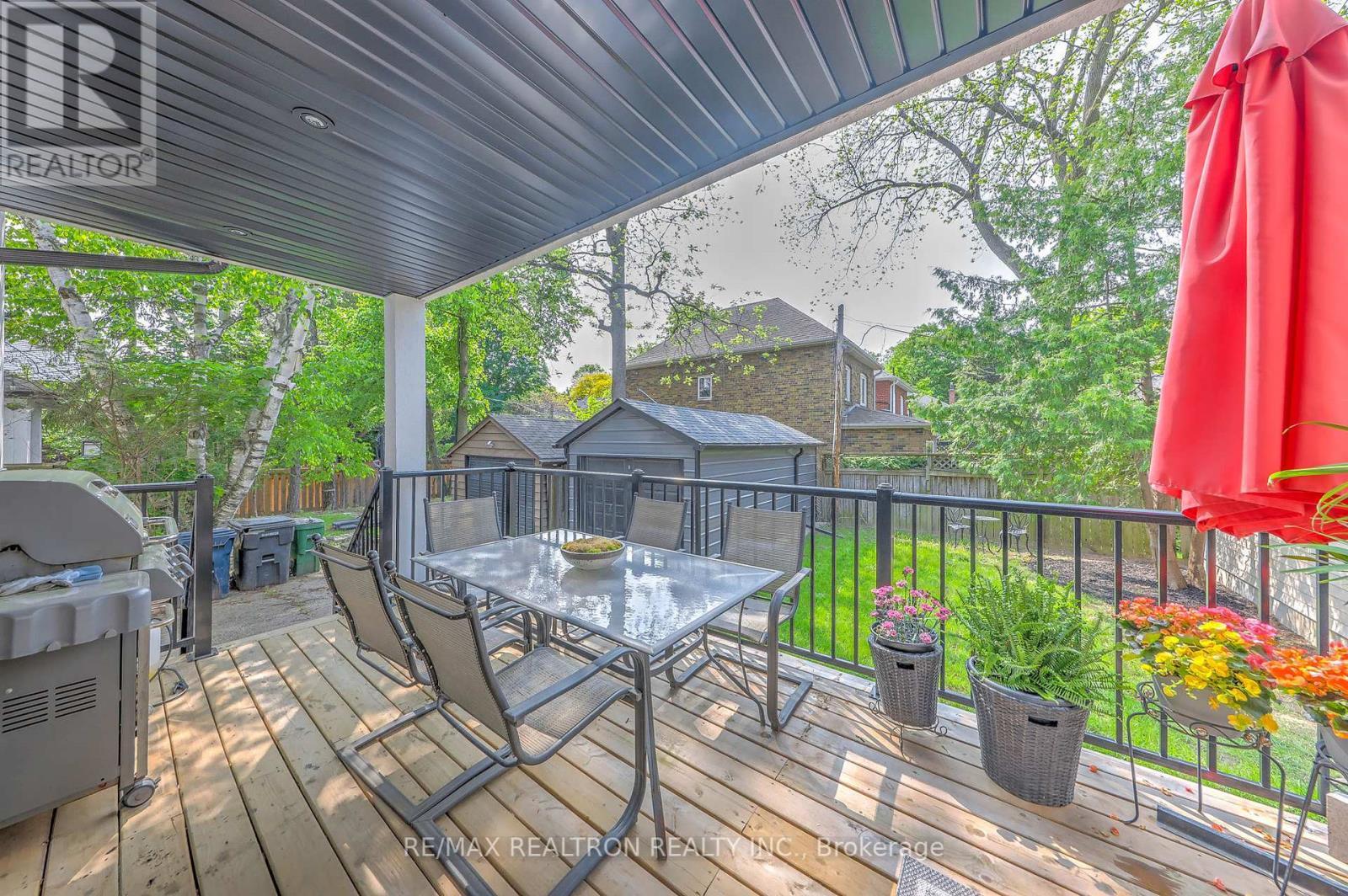 












523 BRIAR HILL AVENUE

,
Toronto,




Ontario
M5N1N1


