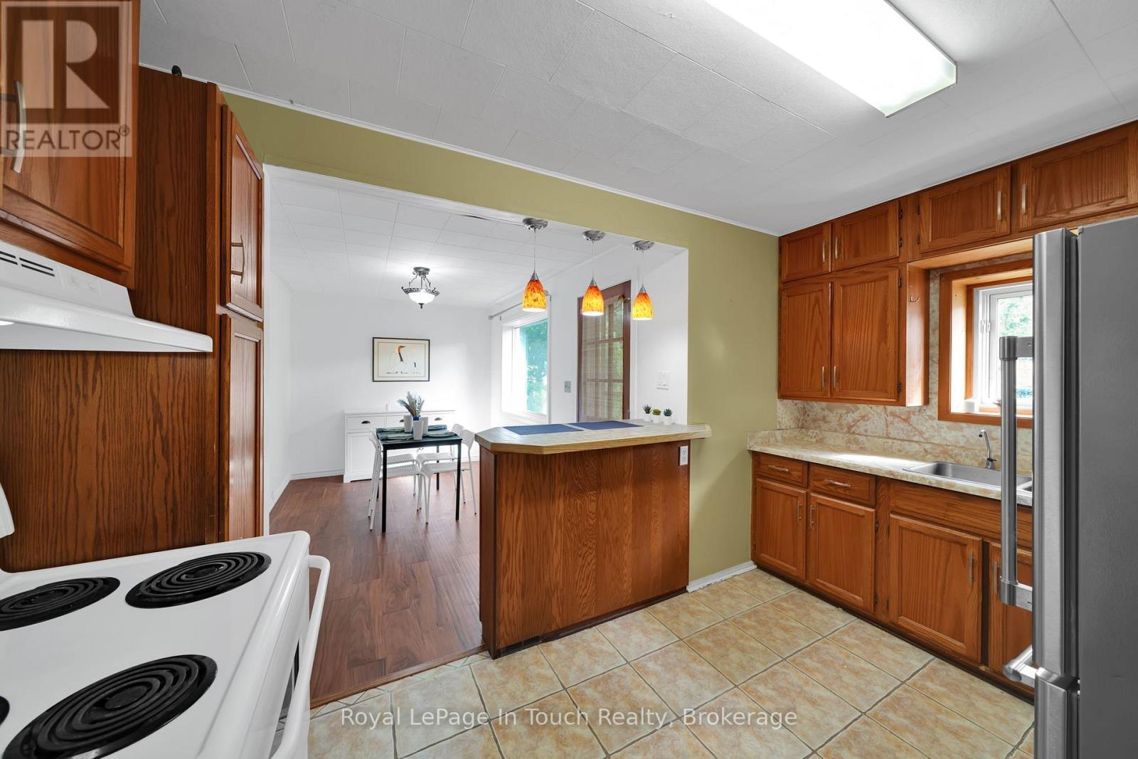 












10 LEONARD AVENUE

,
Penetanguishene,




Ontario
L9M1C8

