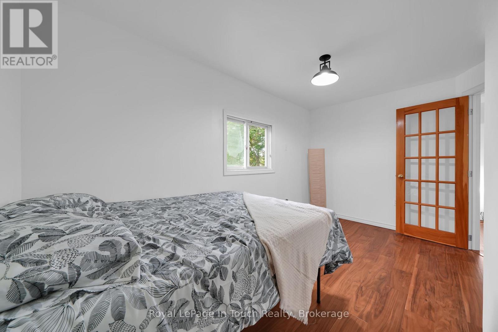 












10 LEONARD AVENUE

,
Penetanguishene,




Ontario
L9M1C8

