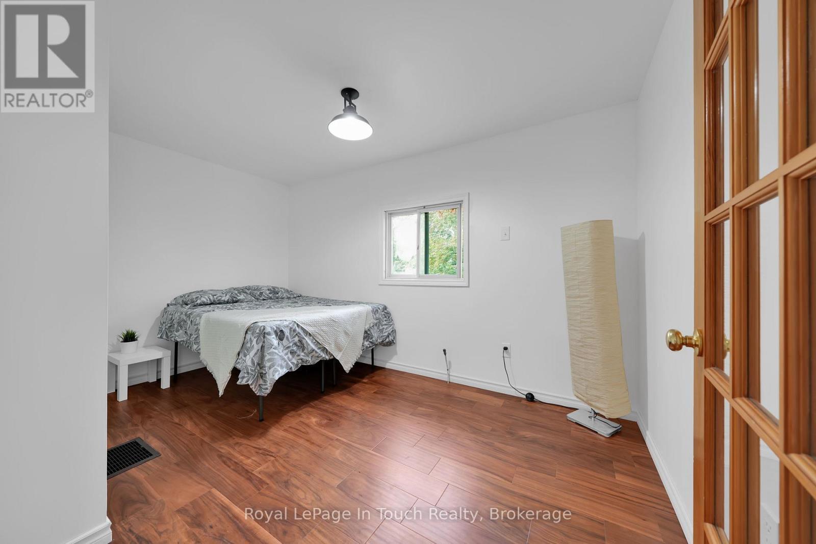 












10 LEONARD AVENUE

,
Penetanguishene,




Ontario
L9M1C8

