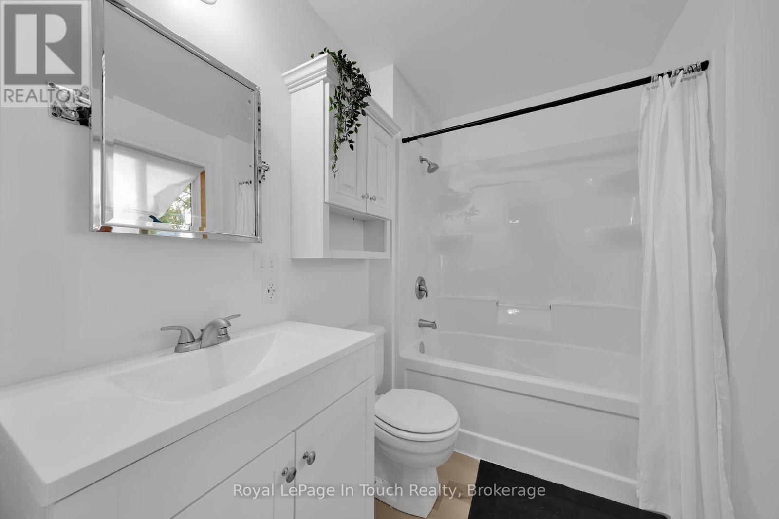 












10 LEONARD AVENUE

,
Penetanguishene,




Ontario
L9M1C8

