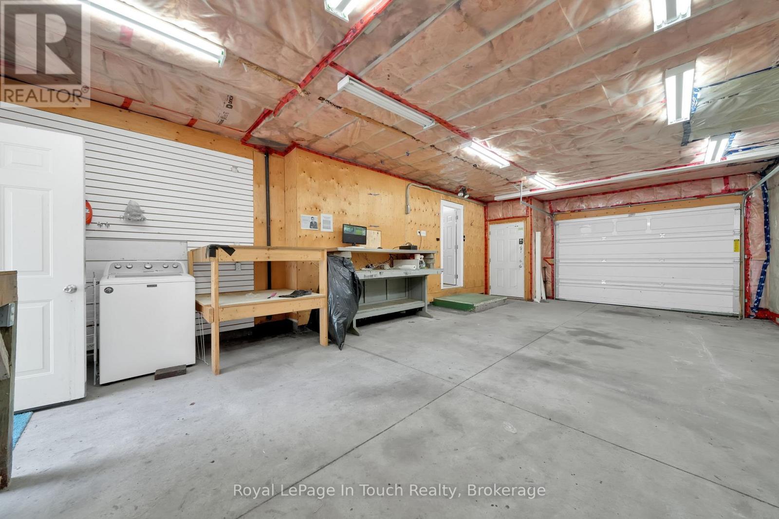 












10 LEONARD AVENUE

,
Penetanguishene,




Ontario
L9M1C8

