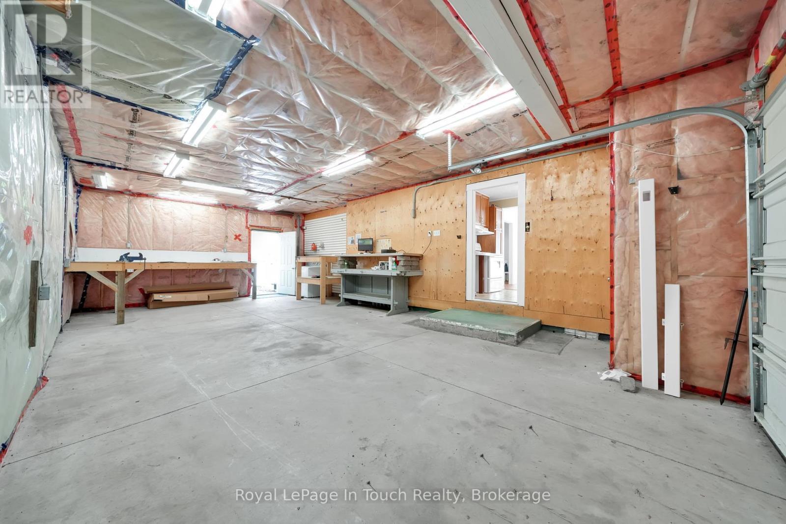 












10 LEONARD AVENUE

,
Penetanguishene,




Ontario
L9M1C8

