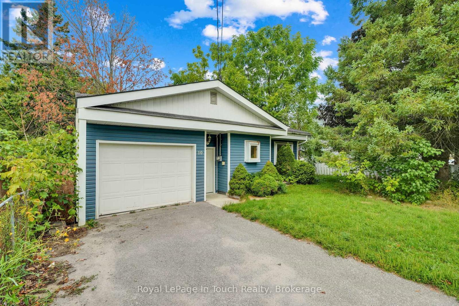 












10 LEONARD AVENUE

,
Penetanguishene,




Ontario
L9M1C8

