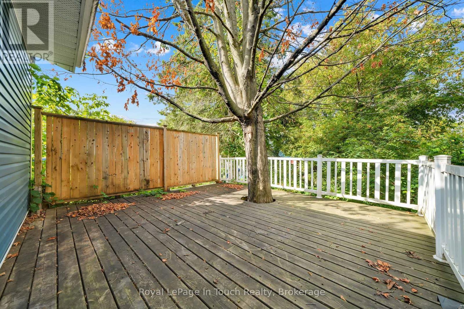 












10 LEONARD AVENUE

,
Penetanguishene,




Ontario
L9M1C8

