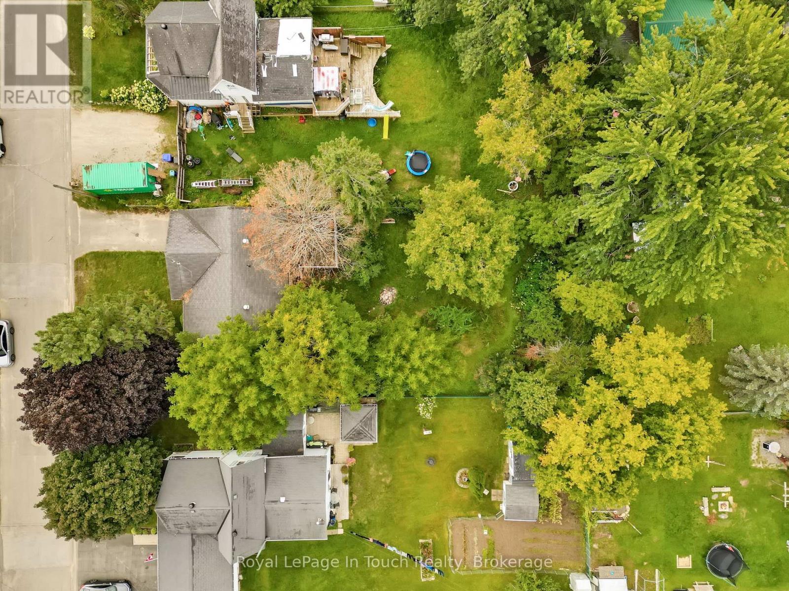 












10 LEONARD AVENUE

,
Penetanguishene,




Ontario
L9M1C8

