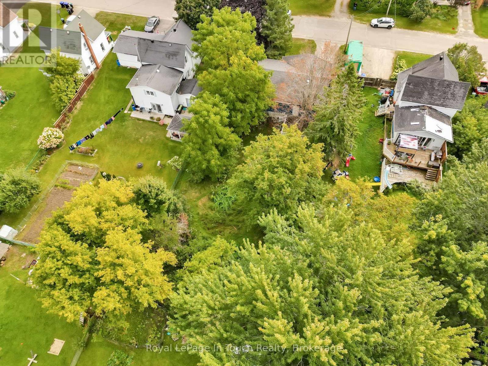 












10 LEONARD AVENUE

,
Penetanguishene,




Ontario
L9M1C8

