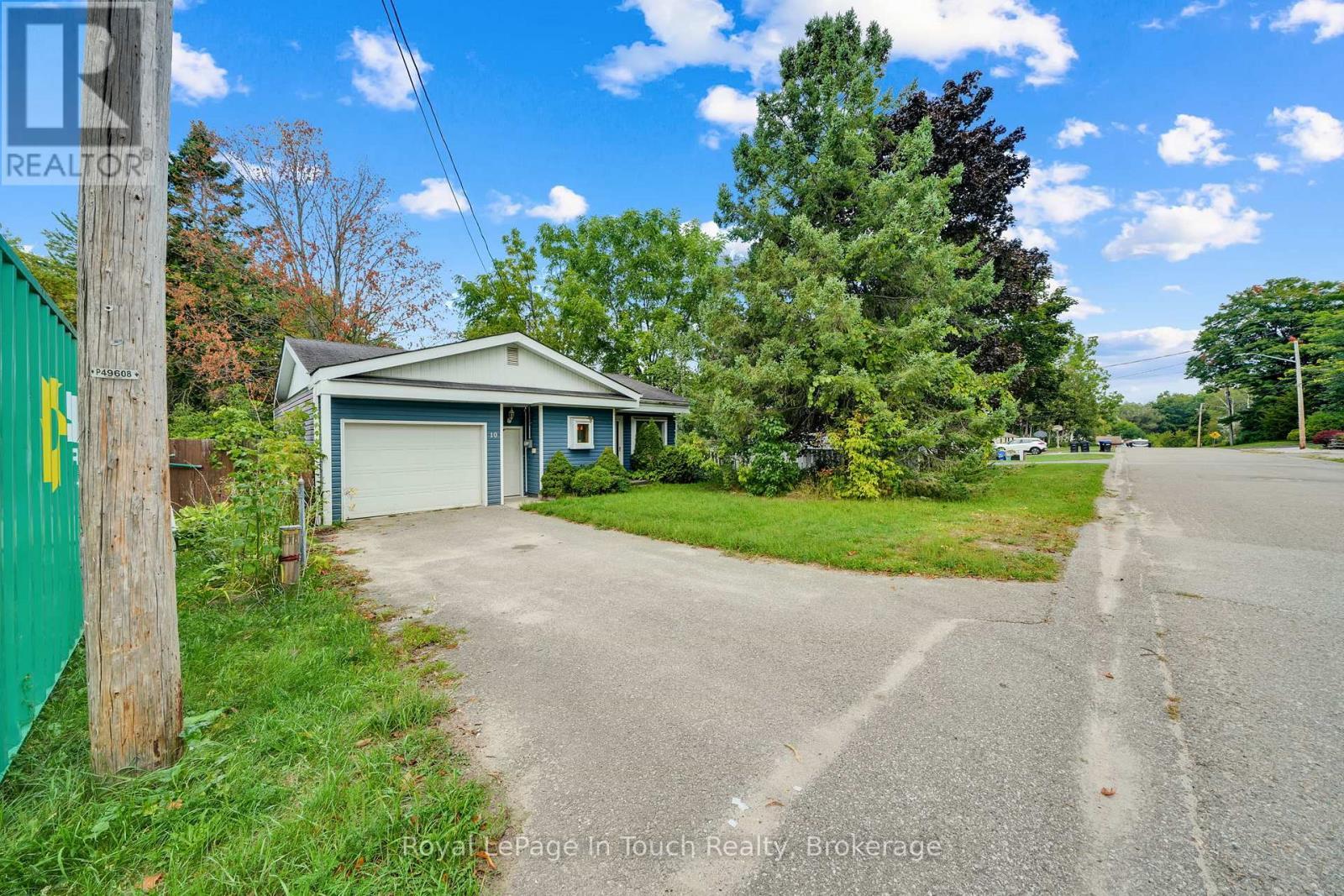 












10 LEONARD AVENUE

,
Penetanguishene,




Ontario
L9M1C8

