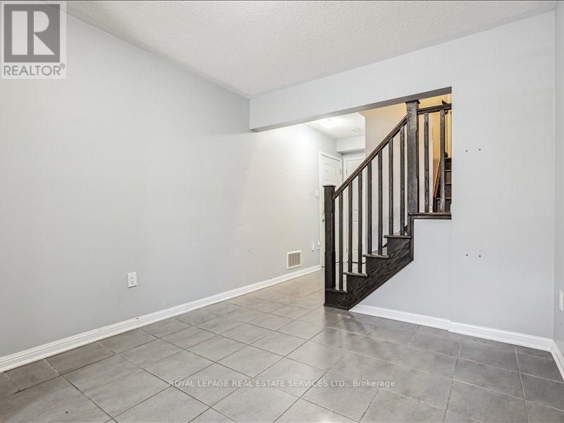 












17 SUITOR COURT

,
Milton,




Ontario
L9T8S1

