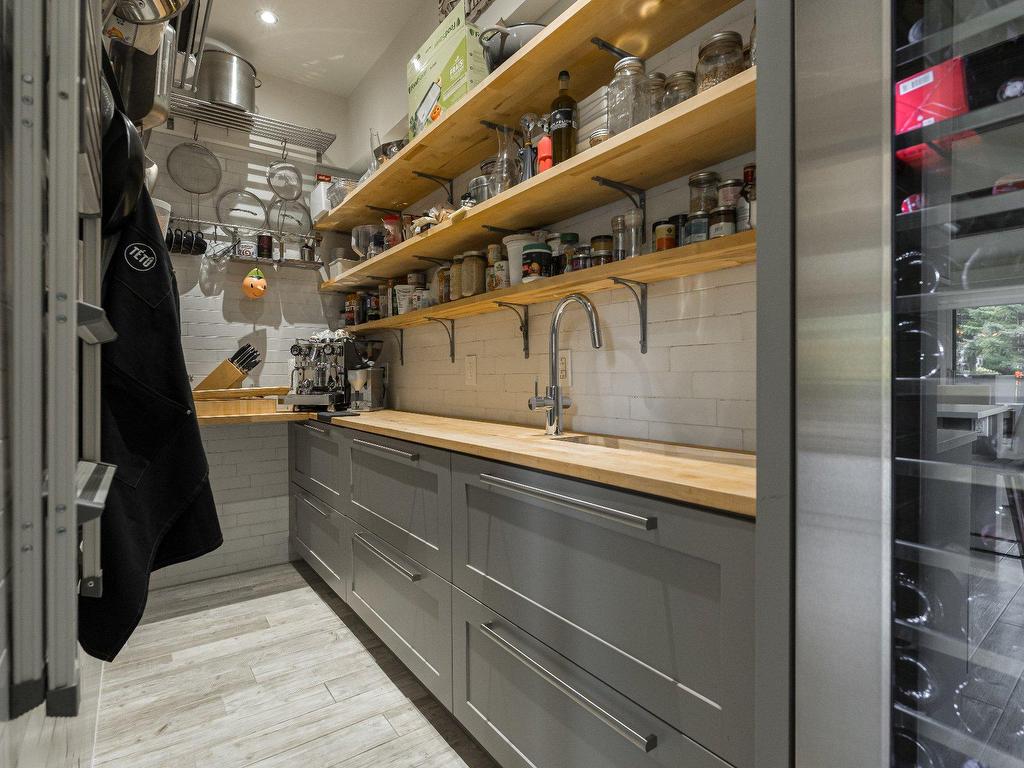 









159


Ch. du Bord-du-Lac-Lakeshore

,
Pointe-Claire,




QC
H9S4J9

