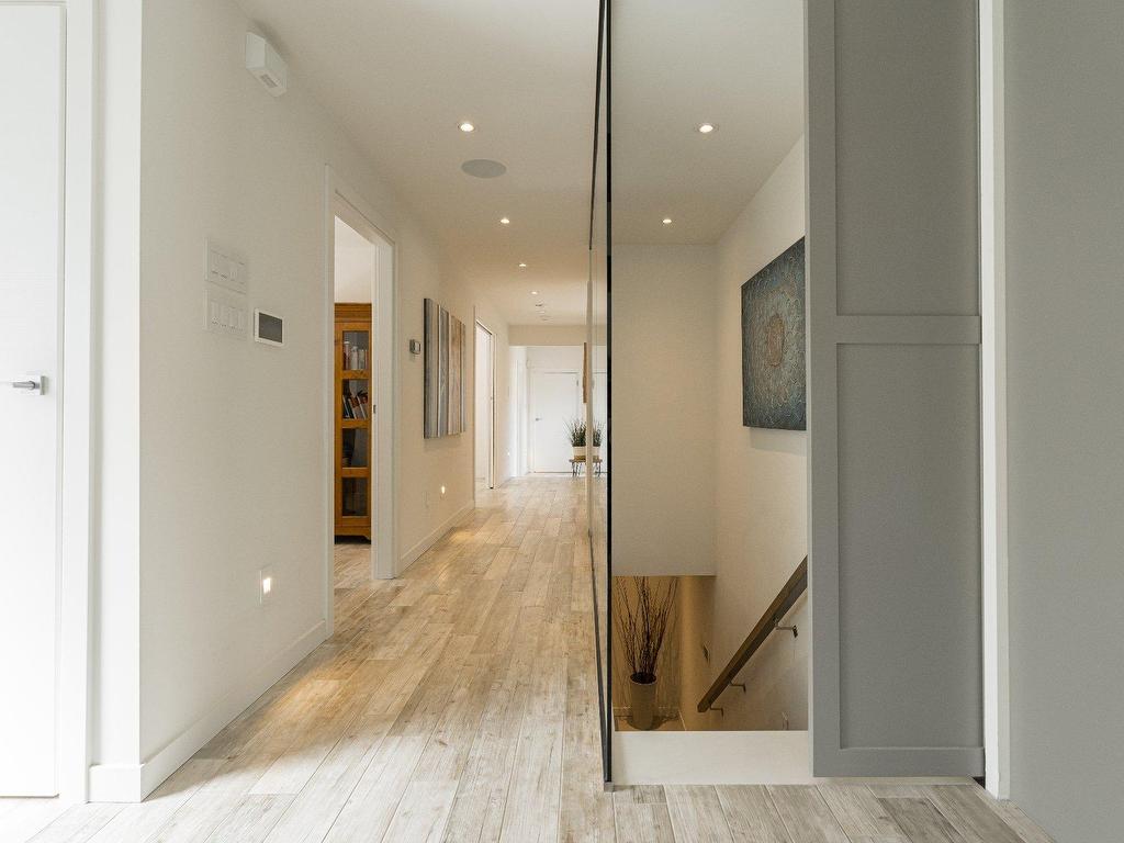 









159


Ch. du Bord-du-Lac-Lakeshore

,
Pointe-Claire,




QC
H9S4J9

