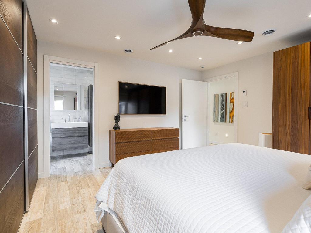 









159


Ch. du Bord-du-Lac-Lakeshore

,
Pointe-Claire,




QC
H9S4J9

