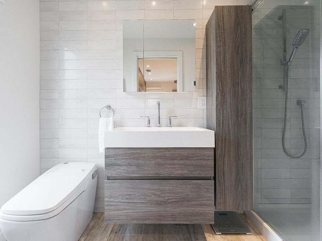 









159


Ch. du Bord-du-Lac-Lakeshore

,
Pointe-Claire,




QC
H9S4J9

