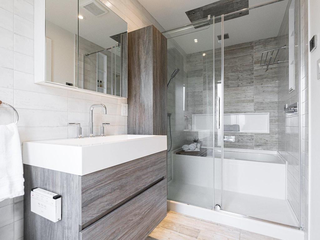 









159


Ch. du Bord-du-Lac-Lakeshore

,
Pointe-Claire,




QC
H9S4J9

