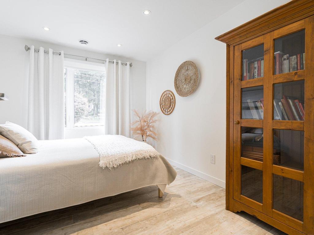 









159


Ch. du Bord-du-Lac-Lakeshore

,
Pointe-Claire,




QC
H9S4J9

