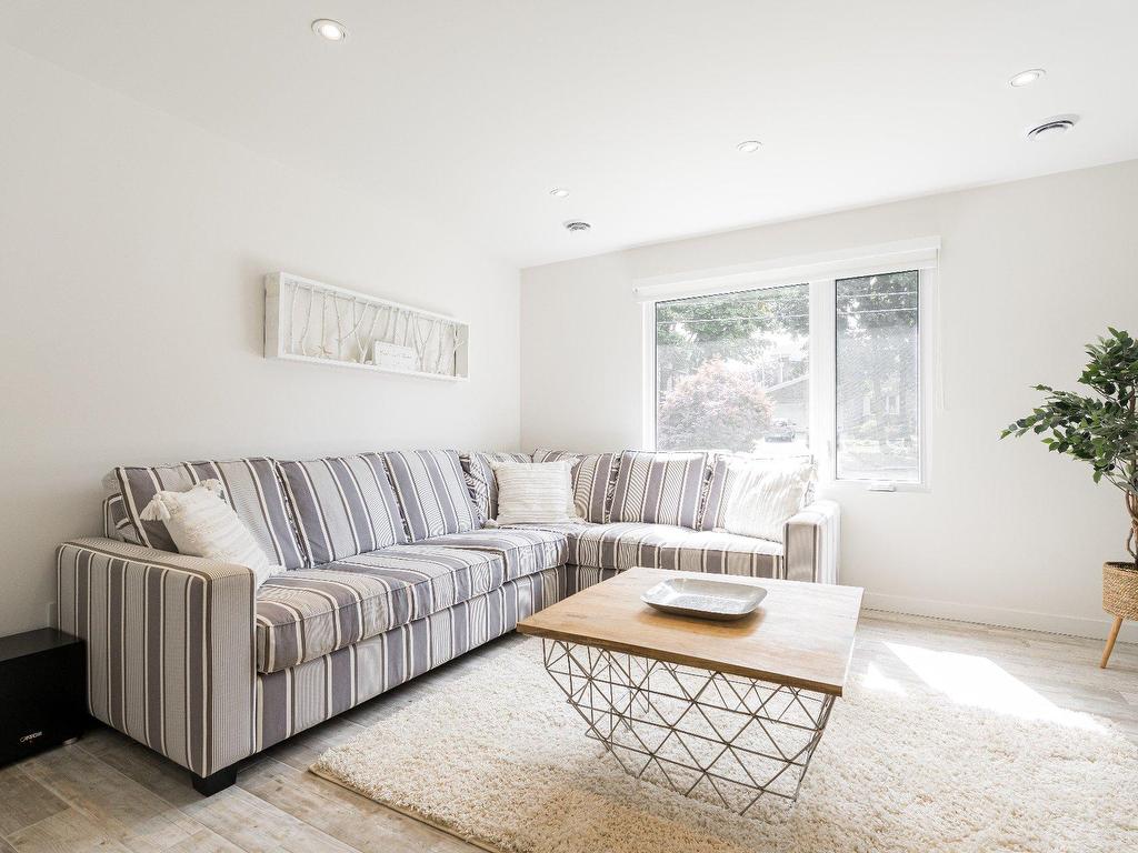 









159


Ch. du Bord-du-Lac-Lakeshore

,
Pointe-Claire,




QC
H9S4J9

