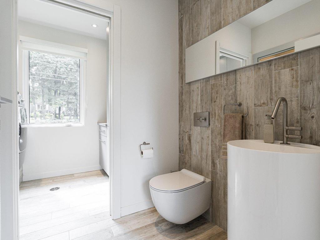 









159


Ch. du Bord-du-Lac-Lakeshore

,
Pointe-Claire,




QC
H9S4J9

