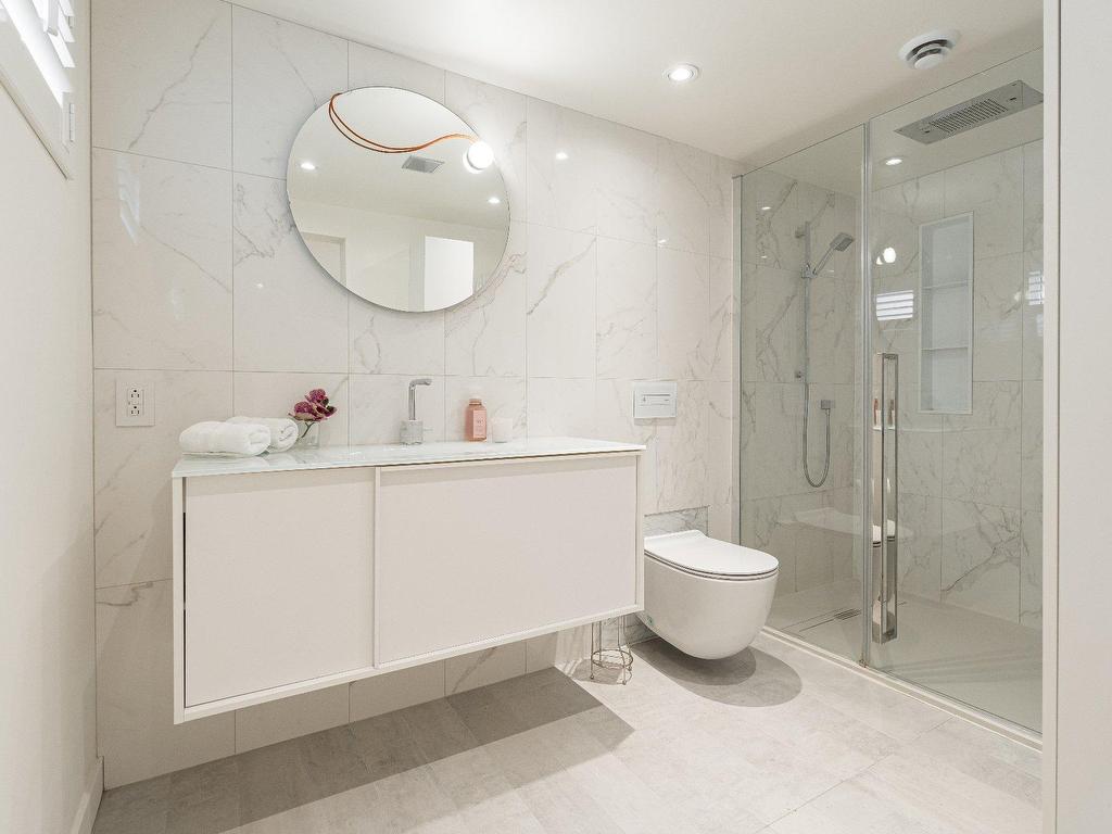 









159


Ch. du Bord-du-Lac-Lakeshore

,
Pointe-Claire,




QC
H9S4J9

