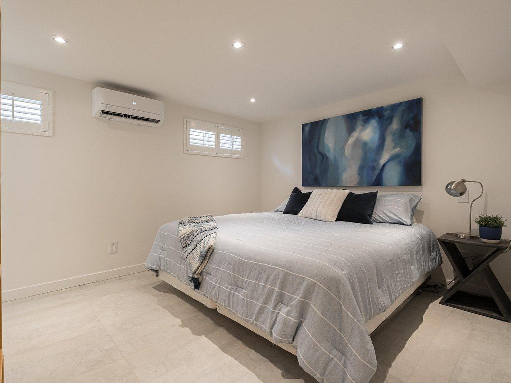 









159


Ch. du Bord-du-Lac-Lakeshore

,
Pointe-Claire,




QC
H9S4J9

