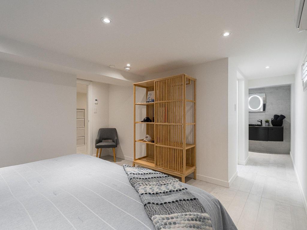 









159


Ch. du Bord-du-Lac-Lakeshore

,
Pointe-Claire,




QC
H9S4J9

