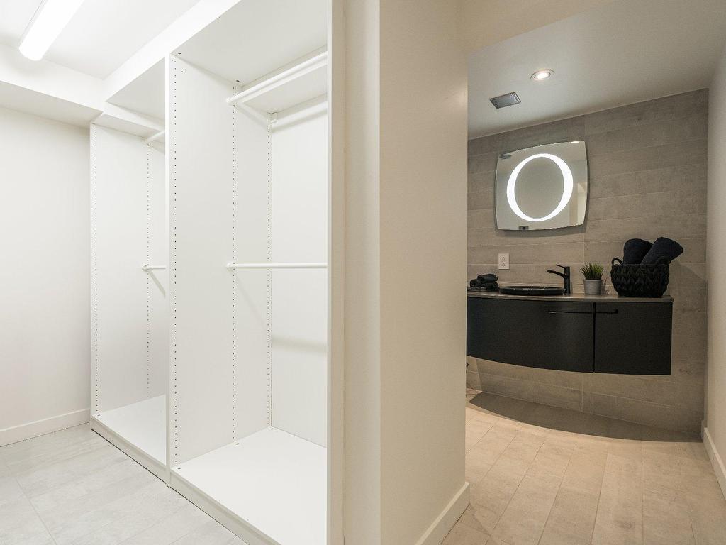 









159


Ch. du Bord-du-Lac-Lakeshore

,
Pointe-Claire,




QC
H9S4J9

