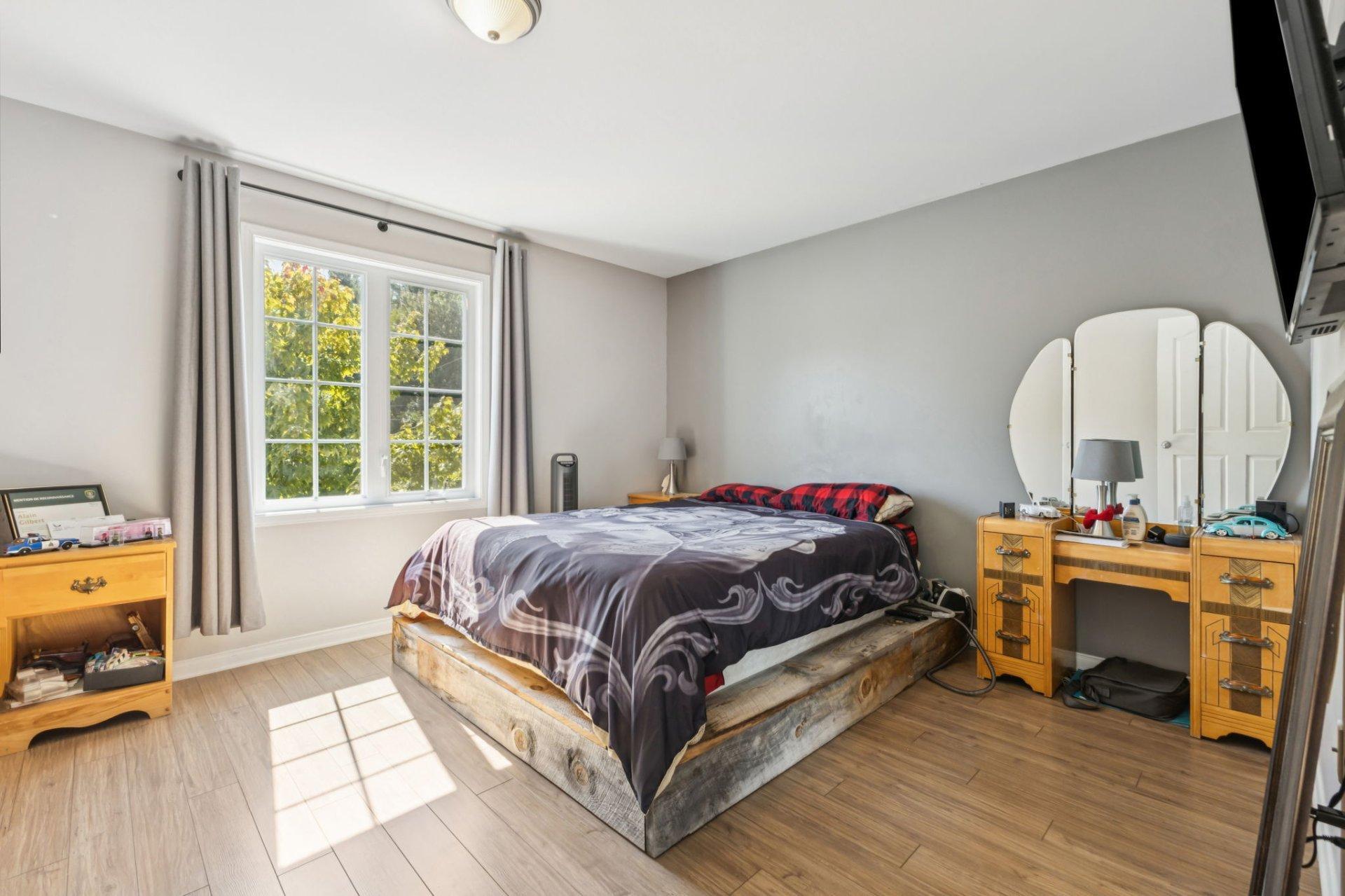 









96


Rue Scullion

,
Gatineau (Buckingham),




QC
J8L3X4

