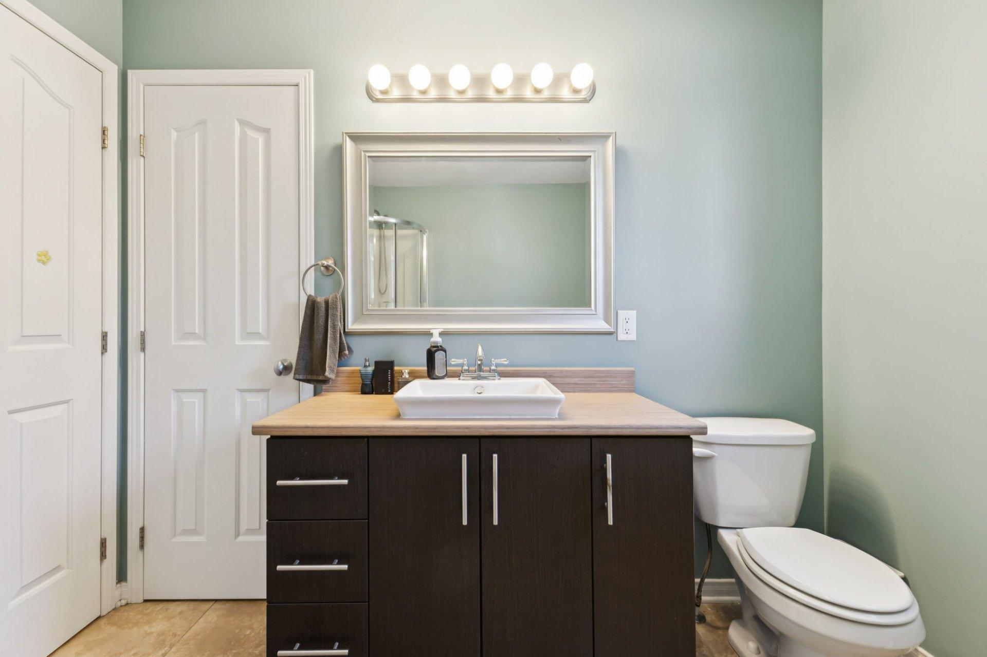 









96


Rue Scullion

,
Gatineau (Buckingham),




QC
J8L3X4

